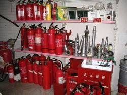 廣州市華宇安消防器材 專業(yè)滅火設(shè)備供應(yīng)商位于廣州大道南洛溪橋腳公交車站邊